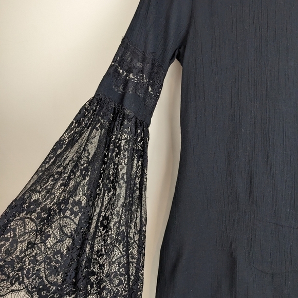 L Space Black Cotton Bell Sleeve Lace Kaftan Top - Picture 5 of 11